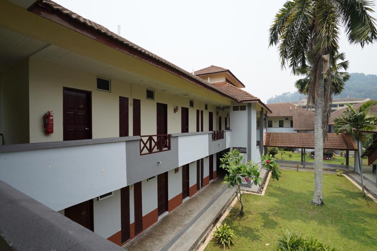 Oyo 44020 Kejora Garden Resort Kampong Pasir Bogak Esterno foto