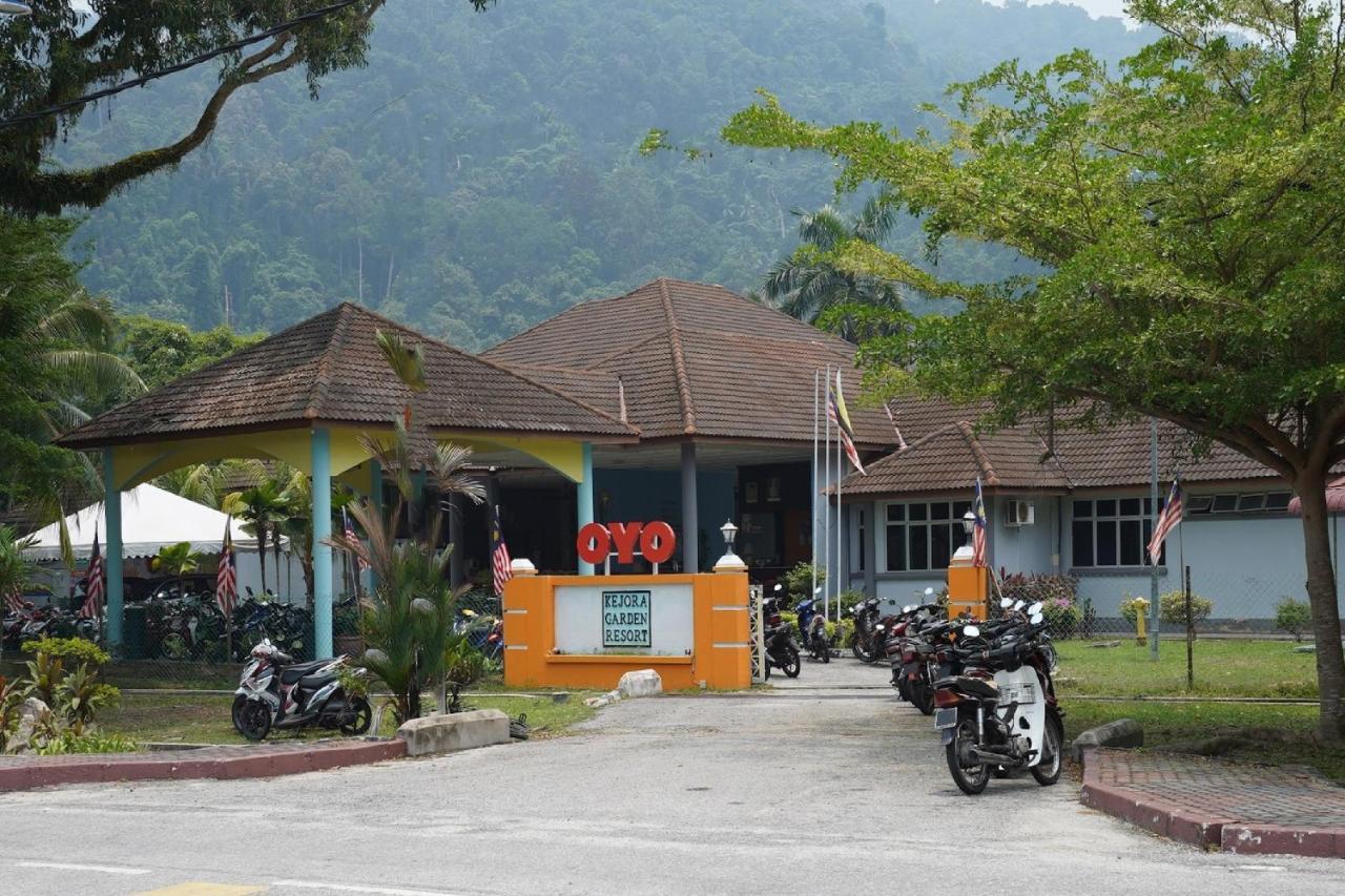 Oyo 44020 Kejora Garden Resort Kampong Pasir Bogak Esterno foto