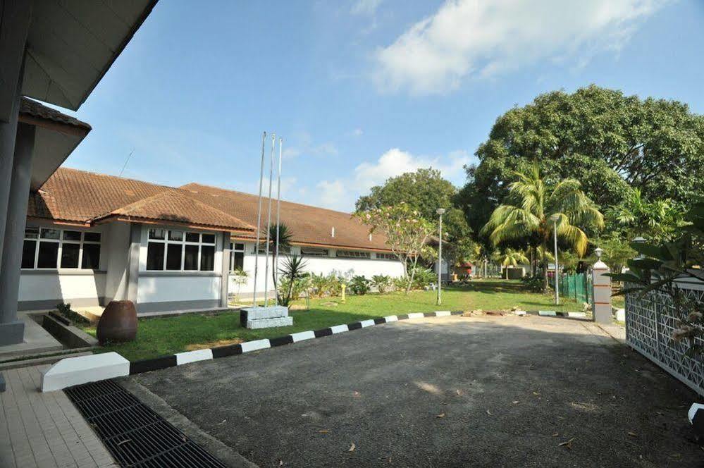 Oyo 44020 Kejora Garden Resort Kampong Pasir Bogak Esterno foto
